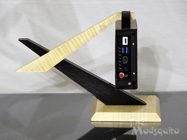 Mosquito_Hanging_in_the_balance_Intel_NUC_bit-tech_04.jpg