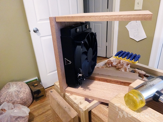 Mosquito_Victorian_Wooden_Desktop_G.Skill_DSC03385.JPG