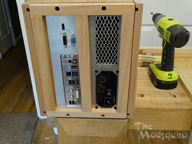 Mosquito_Victorian_Wooden_Desktop_G.Skill_DSC03684.jpg