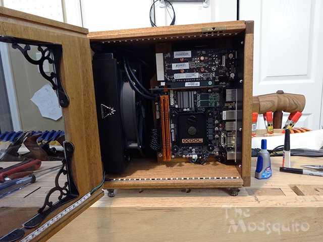 Mosquito_Victorian_Wooden_Desktop_G.Skill_DSC03901.jpg