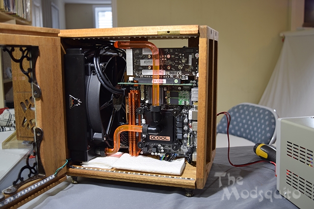 Mosquito_Victorian_Wooden_Desktop_G.Skill_DSC_0122.jpg