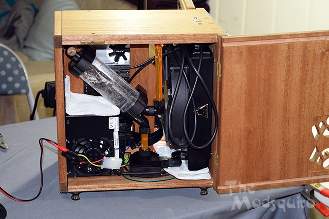 Mosquito_Victorian_Wooden_Desktop_G.Skill_DSC_0132.jpg