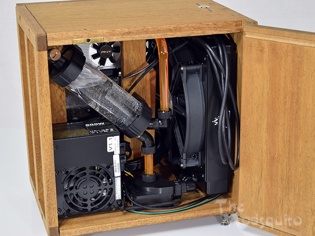 Mosquito_Victorian_Wooden_Desktop_G.Skill_DSC_0154.jpg