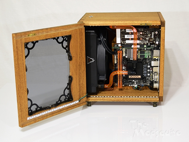 Mosquito_Victorian_Wooden_Desktop_G.Skill_DSC_0157.jpg