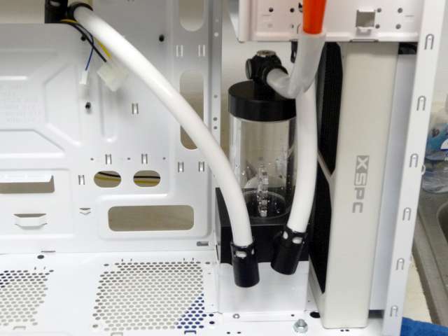 Mosquito_NZXT_H230_PrimoChill_LRT_Liquid_DSC00333-W640.jpg